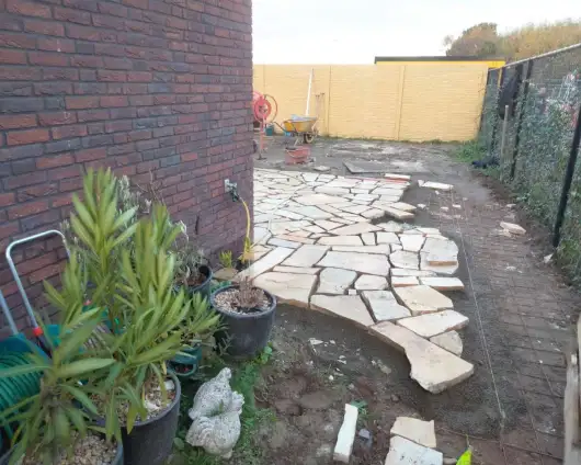 images/0000nieuws/2022/20-flagstone-leggen-udenhout/flagstone-yellow-brazil-udenhout-leggen-in-de-tuin-1-530x424-3d9