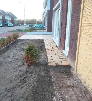 images/0000nieuws/2022/20-flagstone-leggen-udenhout/flagstone-yellow-brazil-udenhout-leggen-in-de-tuin-2-390x424-8fa