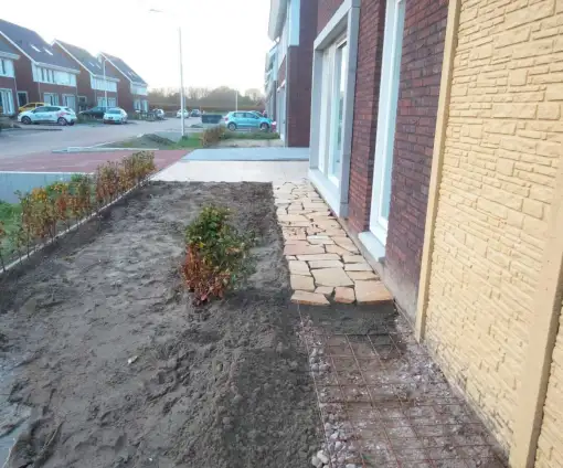 images/0000nieuws/2022/20-flagstone-leggen-udenhout/flagstone-yellow-brazil-udenhout-leggen-in-de-tuin-2-510x424-0b3