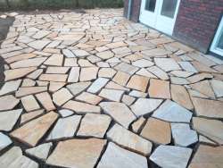 flagstone yellow brazil udenhout leggen in de tuin 