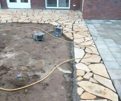 images/0000nieuws/2022/20-flagstone-leggen-udenhout/flagstone-yellow-brazil-udenhout-leggen-in-de-tuin-5-510x424-661