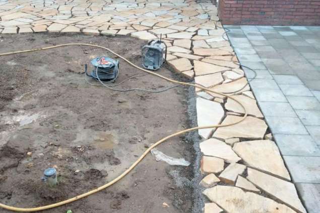 flagstone yellow brazil udenhout leggen in de tuin 