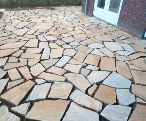images/0000nieuws/2022/20-flagstone-leggen-udenhout/flagstone-yellow-brazil-udenhout-leggen-in-de-tuin-510x424-12a