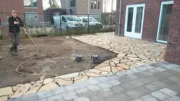 images/0000nieuws/2022/20-flagstone-leggen-udenhout/flagstone-yellow-brazil-udenhout-leggen-in-de-tuin-6-257x145-f96