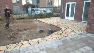 flagstone yellow brazil udenhout leggen in de tuin 