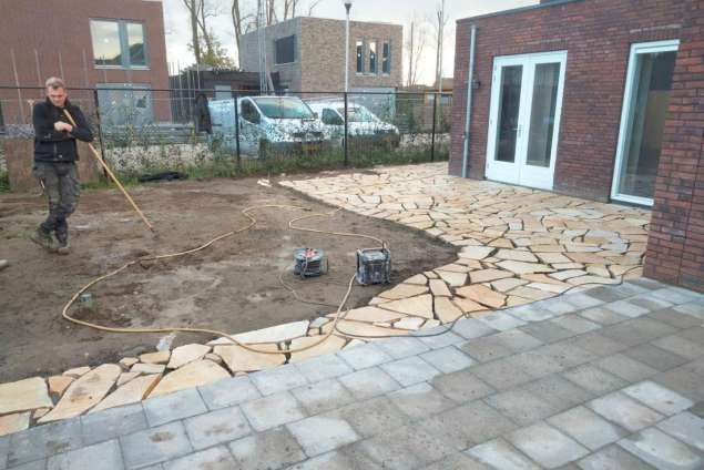 flagstone yellow brazil udenhout leggen in de tuin 