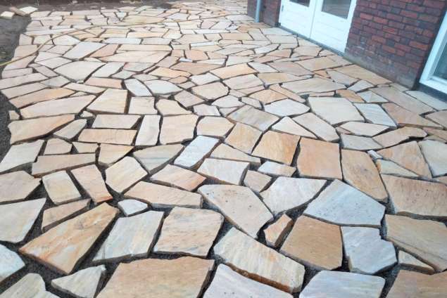 flagstone yellow brazil udenhout leggen in de tuin 