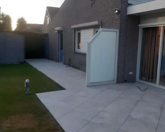 images/0000nieuws/2022/21-5-vlijmen/keramische-terras-tegels-leggen-breda-tilburg-waalwijk-530x424-bd5