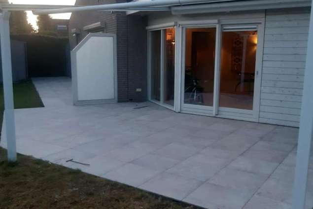 vlijmen keramische tuintegels leggen 60x60x2