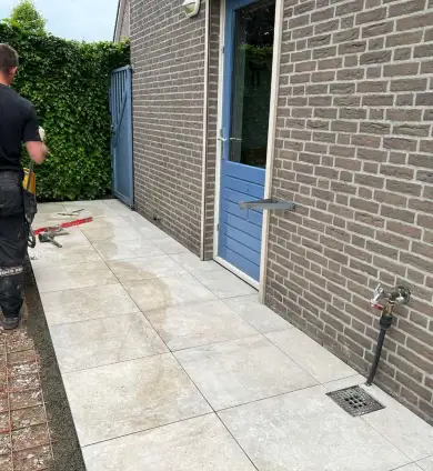 images/0000nieuws/2022/21-5-vlijmen/keramische-tuinteggels-leggen-vlijmen-390x424-f89