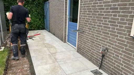 images/0000nieuws/2022/21-5-vlijmen/keramische-tuinteggels-leggen-vlijmen-510x287-349
