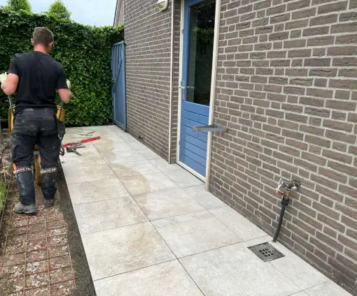 images/0000nieuws/2022/21-5-vlijmen/keramische-tuinteggels-leggen-vlijmen-510x424-0a5