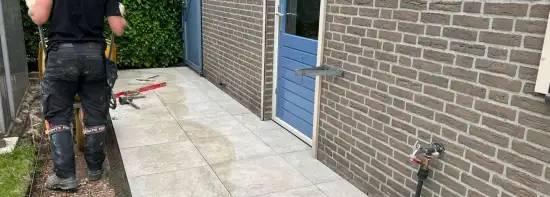 images/0000nieuws/2022/21-5-vlijmen/keramische-tuinteggels-leggen-vlijmen-550x197-f70