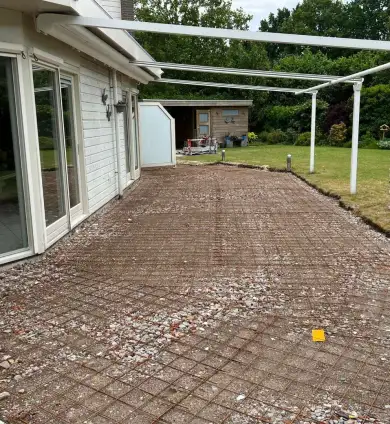 images/0000nieuws/2022/21-5-vlijmen/keramische-tuinteggels-leggen-vlijmen-den-bosch-welke-vakman-heeft-ervaring-390x424-2ed