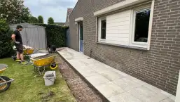 images/0000nieuws/2022/21-5-vlijmen/keramische-tuinteggels-leggen-vlijmen-den-bosch-welke-vakman-heeft-ervaring-vught-257x145-ca0