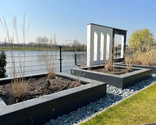 images/0000nieuws/2022/23-3-liem/tuinaanleg-rotterdam-moderne-tuin-530x424-f43