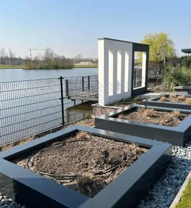 images/0000nieuws/2022/23-3-liem/tuinaanleg-rotterdam-moderne-tuin-adezz-390x424-d80