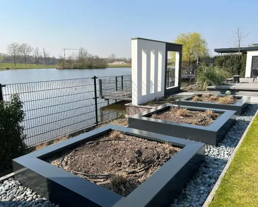 images/0000nieuws/2022/23-3-liem/tuinaanleg-rotterdam-moderne-tuin-adezz-530x424-4da