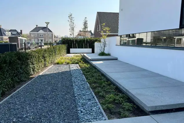 images/0000nieuws/2022/23-3-liem/tuinaanleg-rotterdam-moderne-tuin-schellevis-tegels-hoveniers-bedrijf-635x424-a3d