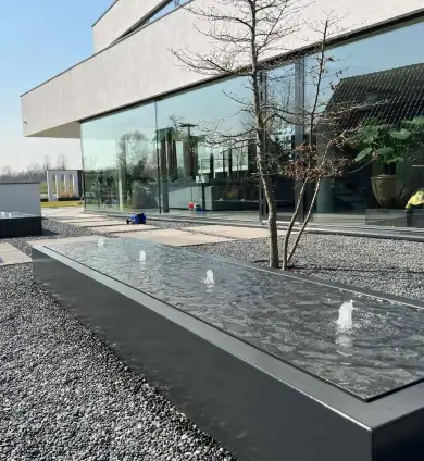 images/0000nieuws/2022/23-3-liem/tuinaanleg-rotterdam-moderne-tuin-watertafel-390x424-6d2