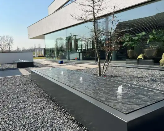 images/0000nieuws/2022/23-3-liem/tuinaanleg-rotterdam-moderne-tuin-watertafel-530x424-199