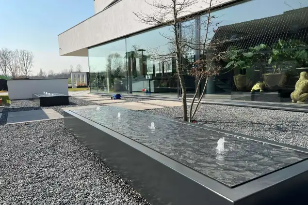 images/0000nieuws/2022/23-3-liem/tuinaanleg-rotterdam-moderne-tuin-watertafel-635x424-c5d