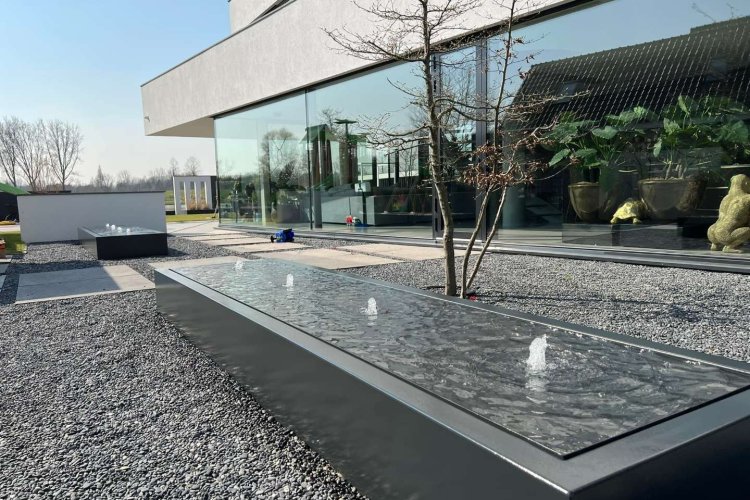 images/0000nieuws/2022/23-3-liem/tuinaanleg-rotterdam-moderne-tuin-watertafel-750x500-94e
