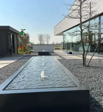 images/0000nieuws/2022/23-3-liem/tuinaanleg-rotterdam-moderne-tuin-watertafel-hoveniers-390x424-18b