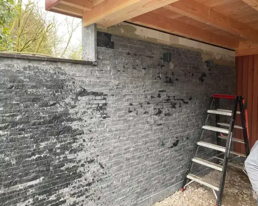 images/0000nieuws/2022/24-1-ellen/overkapping-kopen-van-douglas-hout-voorbeelden-moderen-luxe-desing-tuinoverkapping-kopen-breda-waalwijk-530x424-9c9