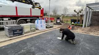 aanleggen voortuin Tilburg met schellevis tegels 