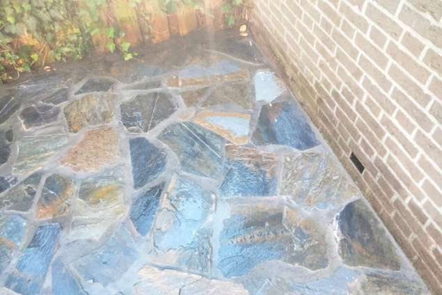 Flagstone kavala blue leggen in achtertuin