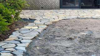 Flagstone kavala blue leggen in achtertuin