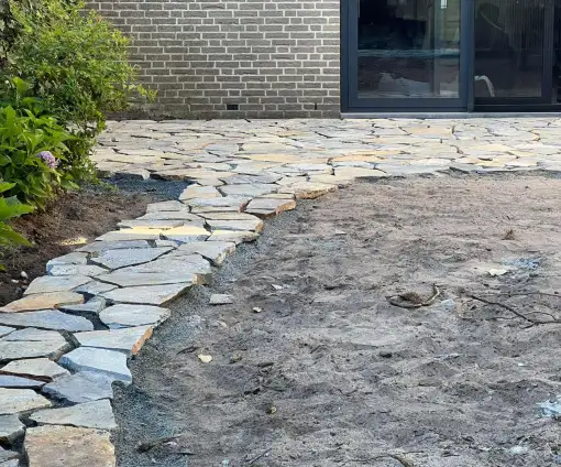 images/0000nieuws/2022/3-setten-flagstone-leggen-tilburg/flagstone-laten-leggen-tilburg-hoveniersbedrijf7-510x424-36a
