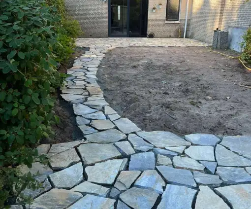 images/0000nieuws/2022/3-setten-flagstone-leggen-tilburg/flagstone-laten-leggen-tilburg-hoveniersbedrijf8-510x424-072