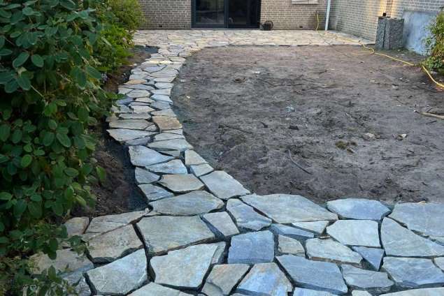 Flagstone kavala blue leggen in achtertuin