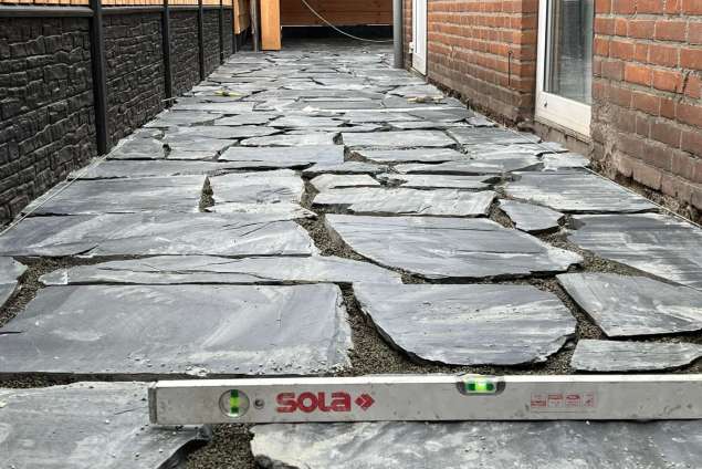 flagstone plaatsen in Tilburg mystic black voegen flagstone 