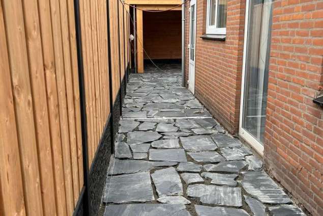 flagstone plaatsen in Tilburg mystic black voegen flagstone 