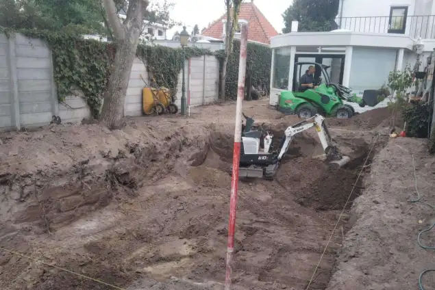 images/0000nieuws/2022/8-zwemvijver-willam-van-dijk/uitgraven-zwemvijver-berkel-enschot-ervaring-zwemvijvers-635x424-22e