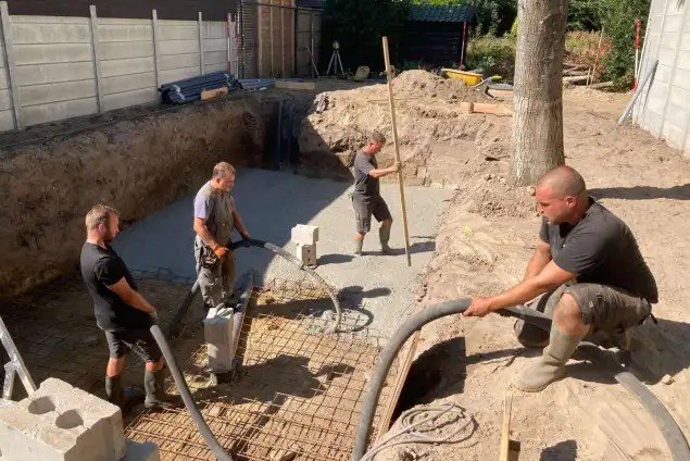 images/0000nieuws/2022/8-zwemvijver-willam-van-dijk/zwemvijver-aanleggen-berkel-enschot-tuinaaleg-tilburg-breda-635x424-52b