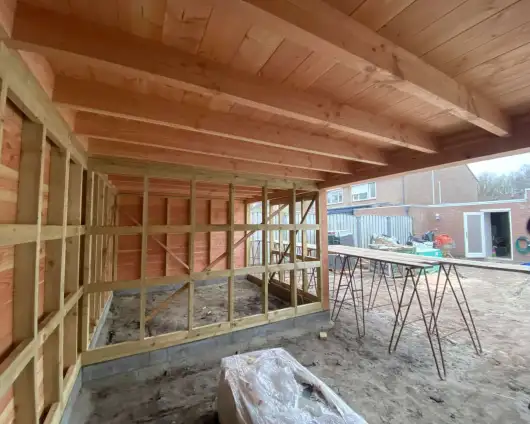 images/0000nieuws/2022/ellen-kaastheuvel/maatwerk-tuinoverkapping-maken-kaastheuvel-loon-op-zand-530x424-c98