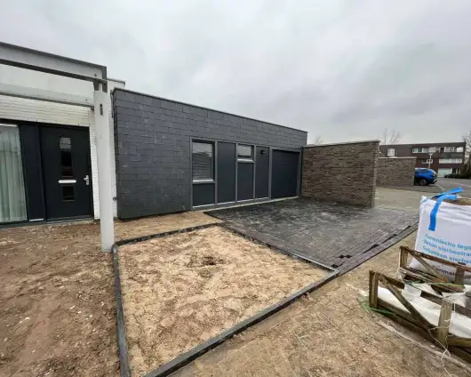 images/0000nieuws/2022/marion-schellevis-tegels/schellevis-tegels-leggen-hovenier-stratenmaker-vakman-tilburg-530x424-a17