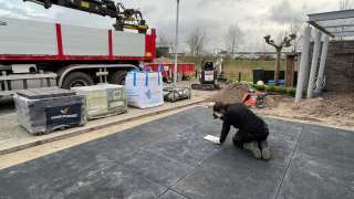 images/0000nieuws/2022/marion-schellevis-tegels/schellevis-tegels-leggen-hovenier-stratenmaker-vakman-tilburg-breda-320x180-94e