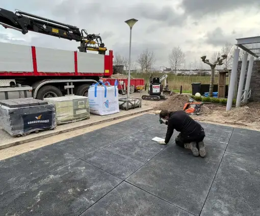 images/0000nieuws/2022/marion-schellevis-tegels/schellevis-tegels-leggen-hovenier-stratenmaker-vakman-tilburg-breda-510x424-833