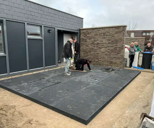 images/0000nieuws/2022/marion-schellevis-tegels/schellevis-tegels-leggen-hovenier-stratenmaker-vakman-tilburg-oisterwijk-510x424-add