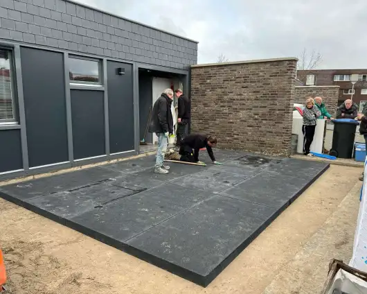 images/0000nieuws/2022/marion-schellevis-tegels/schellevis-tegels-leggen-hovenier-stratenmaker-vakman-tilburg-oisterwijk-530x424-d99