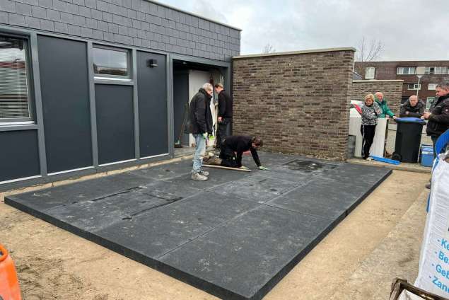 tuin bestraten met keramische tegels beton tegels flagstone hoveniers bedrijf