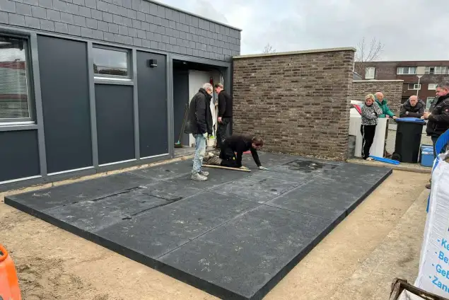 images/0000nieuws/2022/marion-schellevis-tegels/schellevis-tegels-leggen-hovenier-stratenmaker-vakman-tilburg-oisterwijk-635x424-fc9
