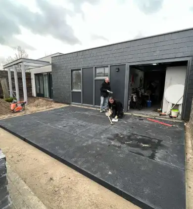 images/0000nieuws/2022/marion-schellevis-tegels/schellevis-tegels-leggen-hovenier-stratenmaker-vakman-tilburg-waalwijk-390x424-298
