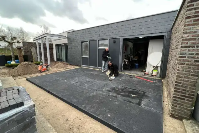 images/0000nieuws/2022/marion-schellevis-tegels/schellevis-tegels-leggen-hovenier-stratenmaker-vakman-tilburg-waalwijk-635x424-677