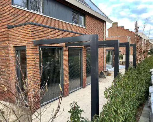 images/0000nieuws/2023/1-pim-noodermeer-amstelveen/moderne-luxe-tuin-aanleggen-amstelveen-rotterdam-breda-530x424-3ae